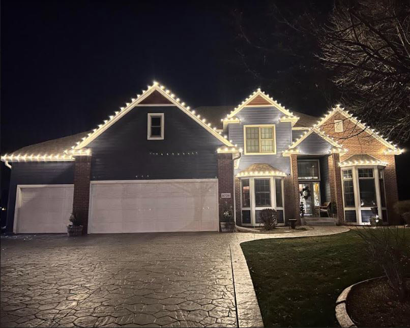 Classic roofline Christmas lighting by MerryGlow