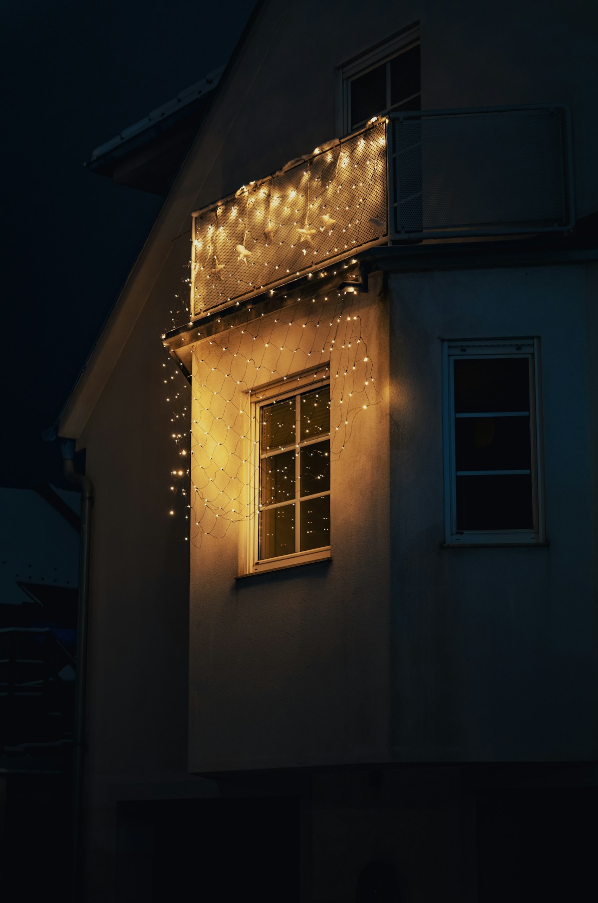 Warm white accent lighting by MerryGlow